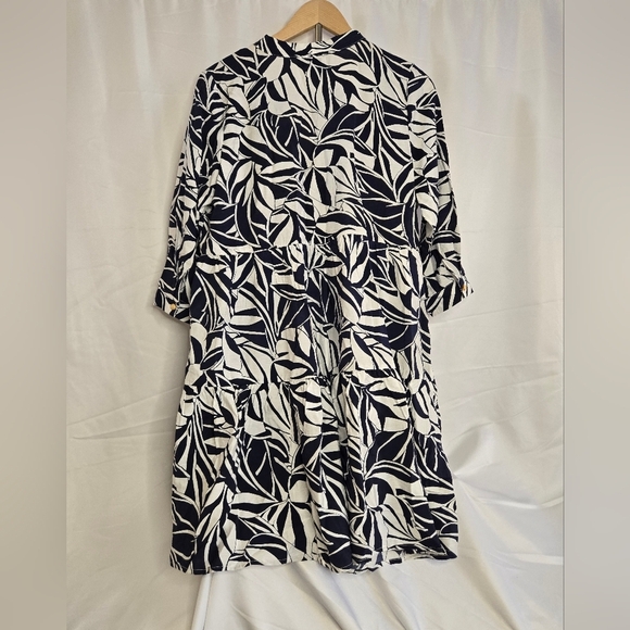T Tahari Navy & White Leaf Print Tiered Dress Size Large NWOT - Picture 6 of 8